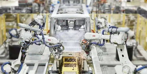 浦东新区上半年GDP盘点 汽车制造业飙升71.6%，技术服务产业成经济增长重要引擎